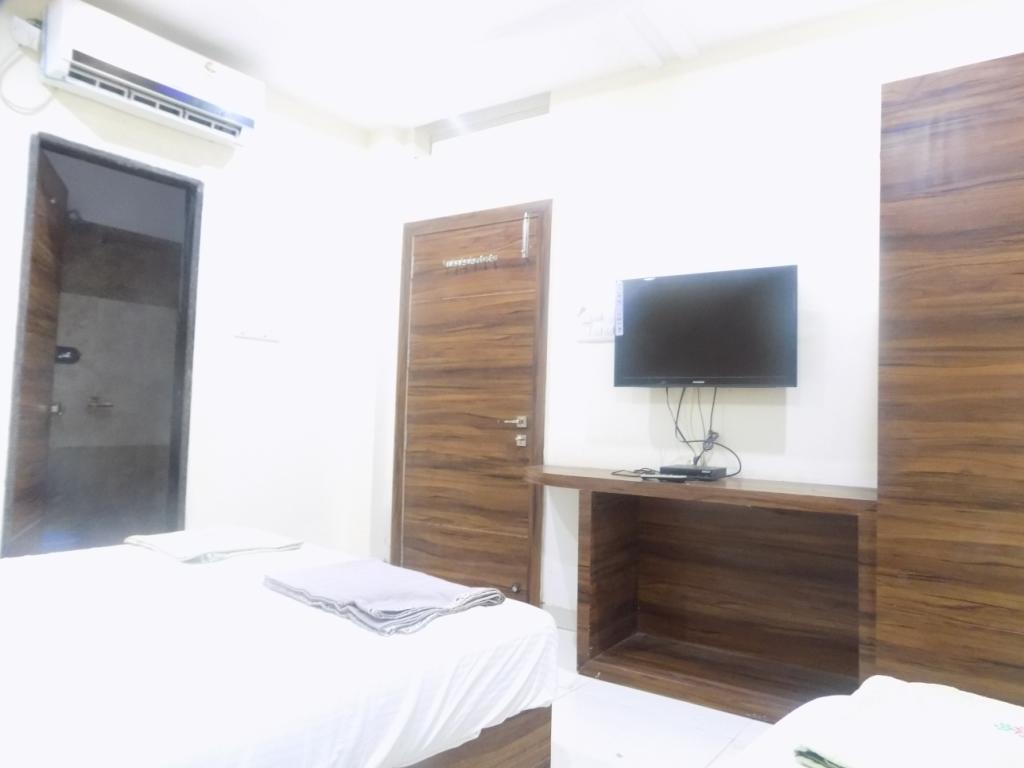 Hotel Tathastu Udždžain Exteriér fotografie